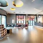 מלון Premier Centre 3*